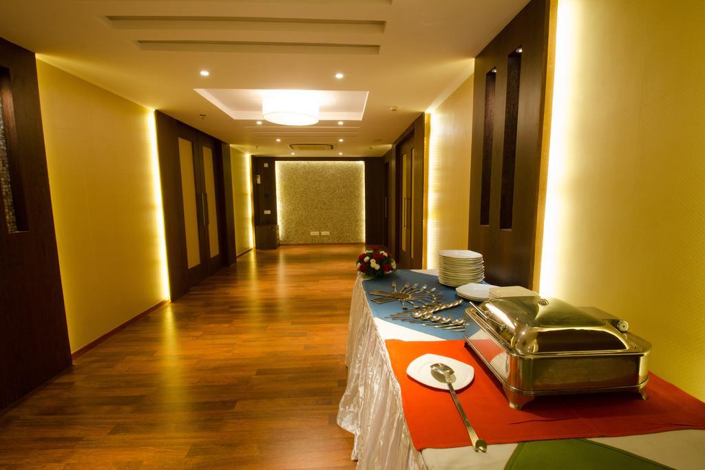 Calangute Towers - Am Hotel Kollection Exterior photo