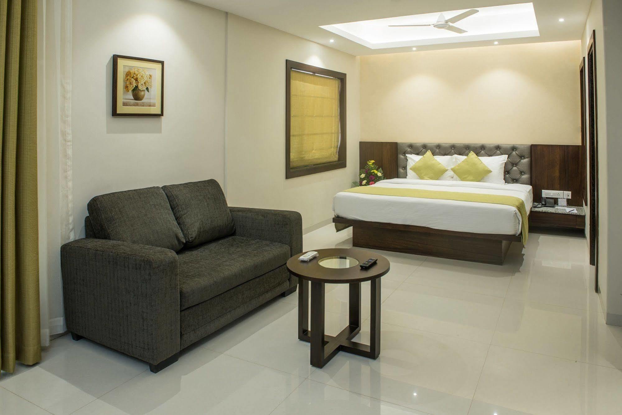 Calangute Towers - Am Hotel Kollection Exterior photo